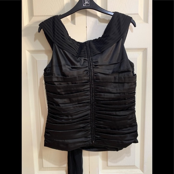Joseph Ribkoff Embellished Sleeveless Black Top in Size 10 - Picture 2 of 2
